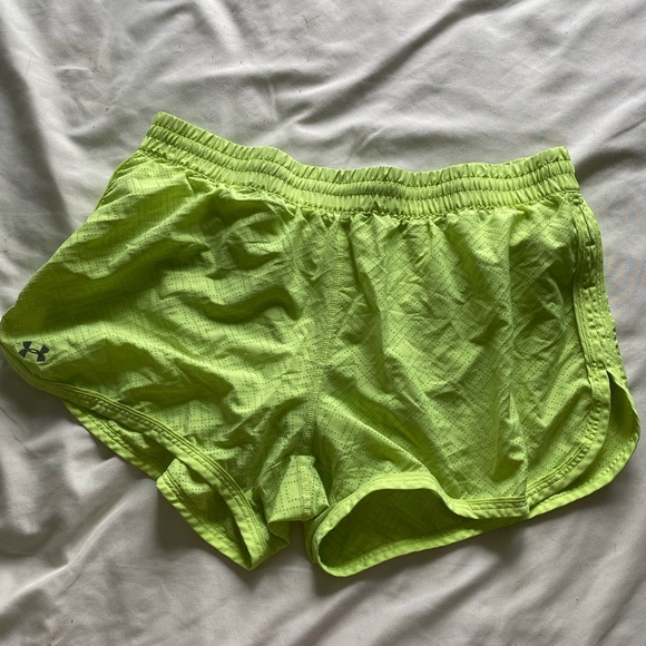 Women’s Under Armour Shorts - Picture 1 of 2